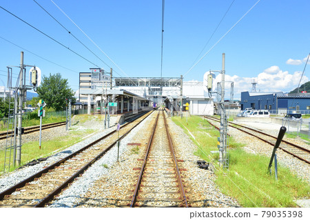 2020年夏天，山形線新莊站與赤湯站之間的電車窗外風景 79035398