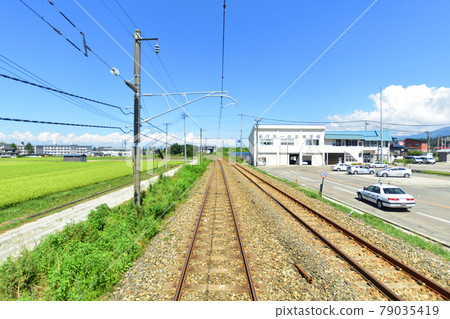 In the summer of 2020, the scenery of the train window and the scenery of the station between Shinjo Station and Akayu Station on the Yamagata Line 79035419