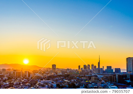 Twilight and sun film color around Momochihama, Sawara-ku, Fukuoka Tower from the direction of Tojinmachi / Ohori Park Twilight and sun film color around Momochihama, Sawara-ku, Fukuoka Tower from the direction of Tojinmachi / Ohori Park 79035707