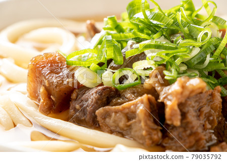 Bokkake 烏冬面。 79035792