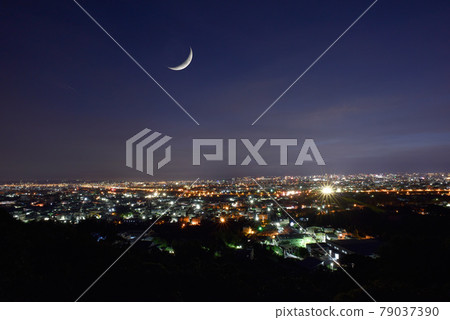 月領美郎、花藤初條、城一五西使者、羅曼史。 月領美郎、花藤初條、城一五西使者、羅曼史。 79037390