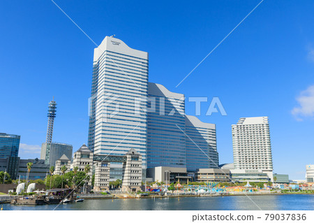 Yokohama_Minato Mirai district cityscape 79037836