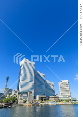 Yokohama_Minato Mirai district cityscape 79037837