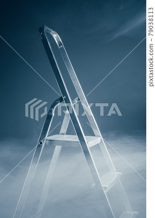 folding ladder in smoke 79038113
