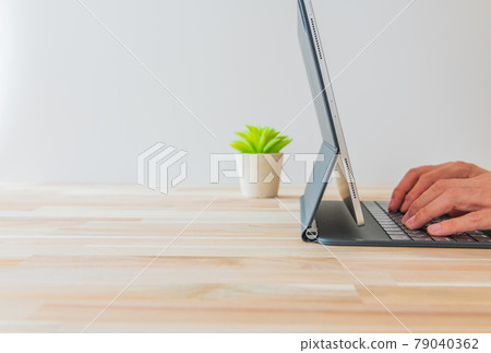 Person who operates the tablet White background Horizontal angle material Person who operates the tablet White background Horizontal angle material 79040362