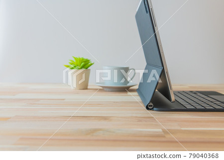 Person who operates the tablet White background Horizontal angle material Person who operates the tablet White background Horizontal angle material 79040368