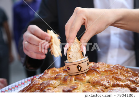 bride and groom salt broken piece of wedding loaf 79041803