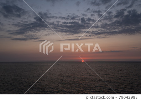 Sunset and magic hour (from Yunagi Bridge, Izumozaki Town, Niigata Prefecture) 79042985