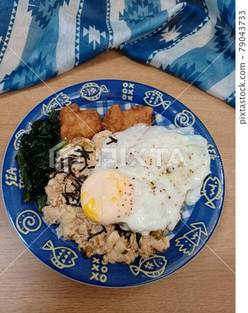 一盤家庭午餐 一盤家庭午餐 79043733