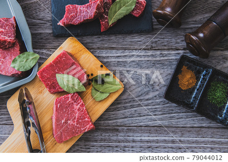 肉類料理餐具 牛肉料理形像素材 79044012