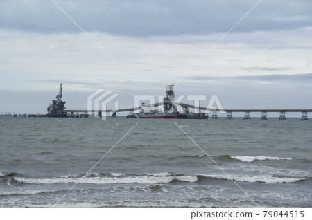 Cement transportation pier extending offshore Cement transportation pier extending offshore 79044515