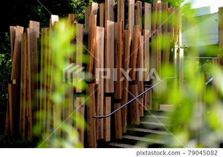 位於市中心 Nabeshima Shoto Park 的舒適空間,設有漂亮的木製公共廁所 位於市中心 Nabeshima Shoto Park 的舒適空間,設有漂亮的木製公共廁所 79045082