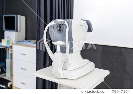 Ophthalmology clinic equipment Slit lamp examination. Biomicroscopy, non-mydriatic retinal camera, phoropter. 79047104