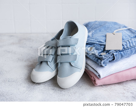 Set of children's clothes Set of children's clothes 79047703