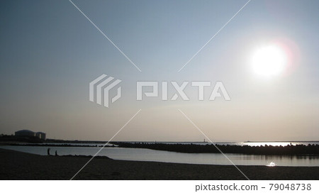 Parents and children enjoying the calm Sea of Japan and the beach during the rainy season Parents and children enjoying the calm Sea of Japan and the beach during the rainy season 79048738