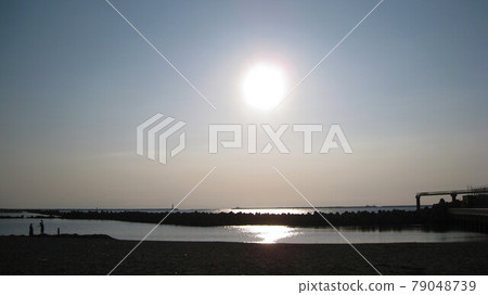 Parents and children enjoying the calm Sea of Japan and the beach during the rainy season Parents and children enjoying the calm Sea of Japan and the beach during the rainy season 79048739