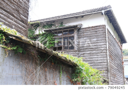 An old and very beautiful building in Tamano City, Okayama Prefecture An old and very beautiful building in Tamano City, Okayama Prefecture 79049245