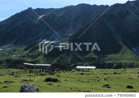 景觀/登山/從室堂看到的大山(立山)和立山室堂山莊 景觀/登山/從室堂看到的大山(立山)和立山室堂山莊 79049960