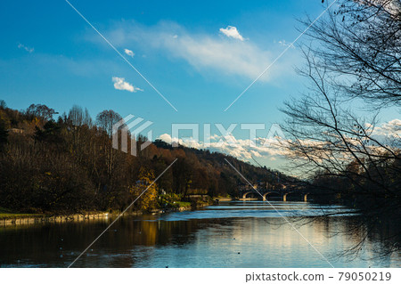 義大利都靈波河沿岸的風景 義大利都靈波河沿岸的風景 79050219