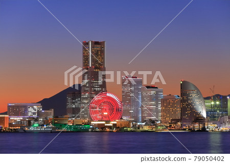 [Kanagawa Prefecture] Night view of Minatomirai and Mt. Fuji 79050402