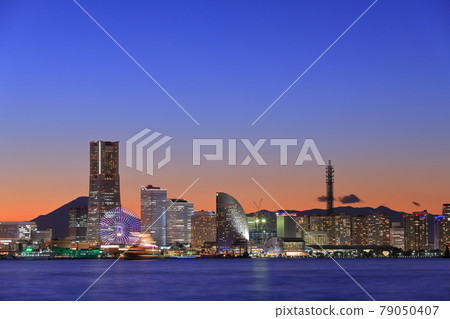 [Kanagawa Prefecture] Night view of Minatomirai and Mt. Fuji 79050407