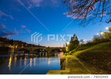 River Po and Umberto Bridge in Turin, Italy 79050493