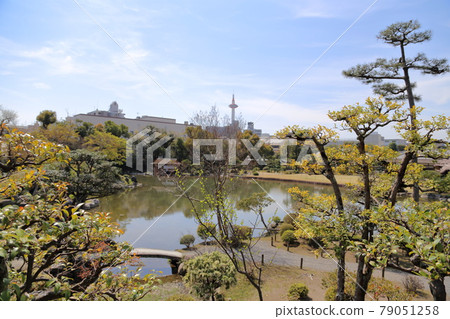 Spring Wataruen Garden and Kyoto Tower 79051258