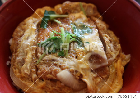 Egg and Katsudon with green leaves Egg and Katsudon with green leaves 79051414