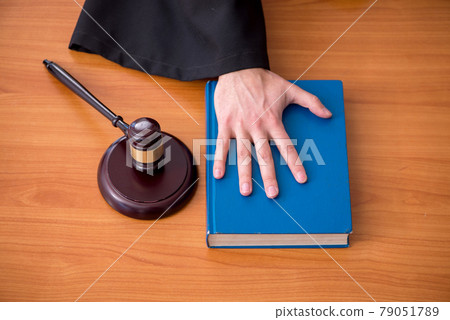 Young male judge working in the courtroom 79051789