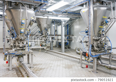 pharmaceutical factory equipment mixing tank on production line in pharmacy industry manufacture factory 79051921