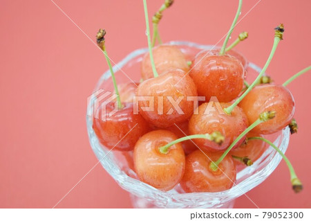 Cherry on a plate Sato Nishiki Cherry on a plate Sato Nishiki 79052300