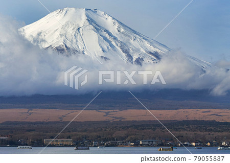 山梨 / 山中湖 富士山和冬季從湖岸看到的動態雲 山梨 / 山中湖 富士山和冬季從湖岸看到的動態雲 79055887