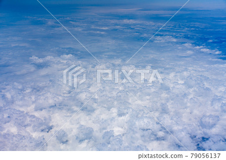 Airplane in flight, aerial photography, high-altitude travel, sightseeing, Golden Week, sky, clouds, return to Japan, noon, morning aviation 79056137