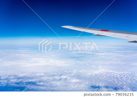 飛行中的飛機，航空攝影，高空旅行，觀光，黃金周，天空，雲彩，返回日本，中午，早晨的航空 79056235