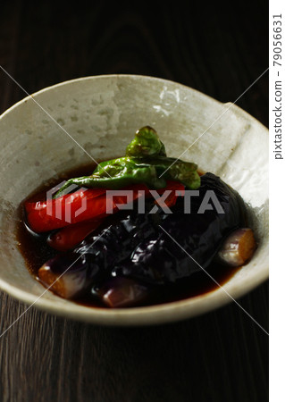 Deep fried summer vegetables 79056631