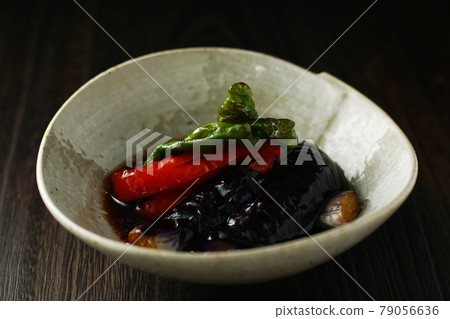 Deep fried summer vegetables 79056636