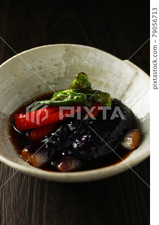 Deep fried summer vegetables 79056713