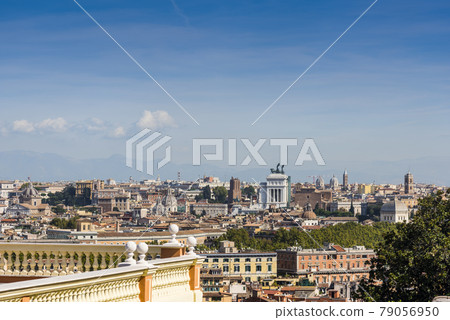 Panoramic view of Rome on a sunny day 79056950