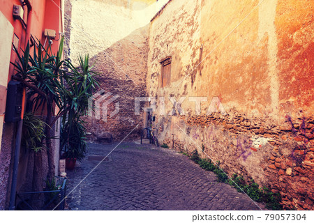 Narrow alley in Trastevere in vintage tone Narrow alley in Trastevere in vintage tone 79057304