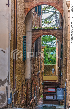 Arches in a small alley in Tuscany Arches in a small alley in Tuscany 79058276