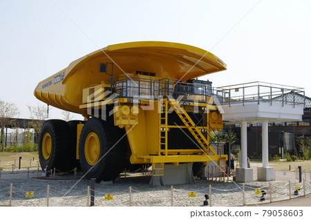 Large dump truck (Ishikawa / Komatsu station square) 79058603