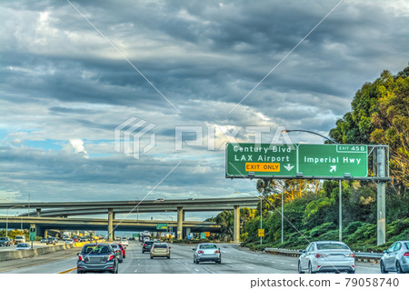 Traffic on 405 freeway in Los Angeles 79058740