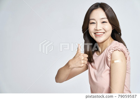 vaccination, vaccination, vaccine, coronavirus, young woman, nukki, gray background vaccination, vaccination, vaccine, coronavirus, young woman, nukki, gray background 79059587