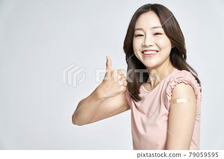 vaccination, vaccination, vaccine, coronavirus, young woman, nukki, gray background vaccination, vaccination, vaccine, coronavirus, young woman, nukki, gray background 79059595