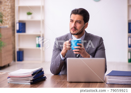 Young businessman employee having break at workplace Young businessman employee having break at workplace 79059921