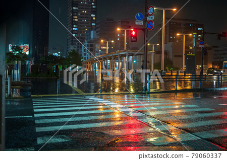 Pedestrian crossing on a rainy night 79060337