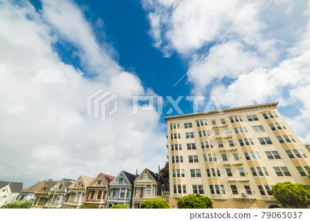 World famous Painted Ladies in Alamo square 79065037