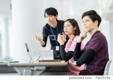 Doctor meeting, medical staff, medical staff Doctor meeting, medical staff, medical staff 79070730