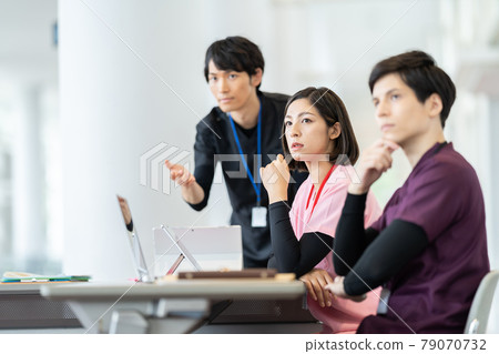 Doctor meeting, medical staff, medical staff Doctor meeting, medical staff, medical staff 79070732