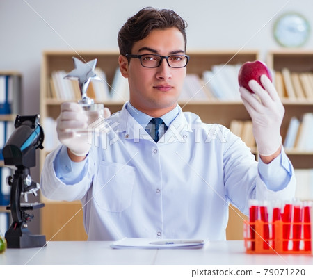 Doctor scientist receiving prize for his research discovery Doctor scientist receiving prize for his research discovery 79071220